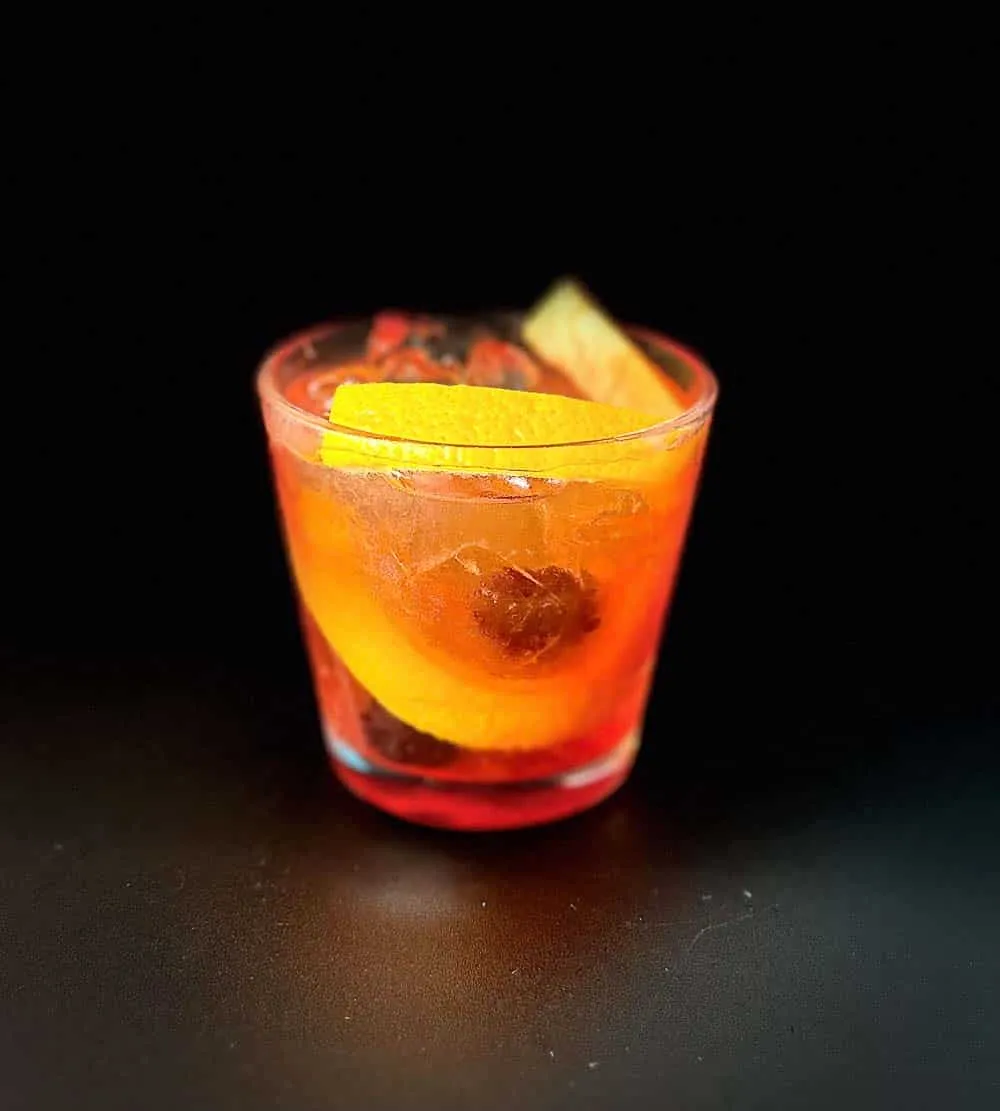 Old Fashioned cocktail on ami